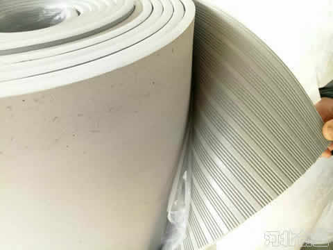 ��ɫ�����^���z�|